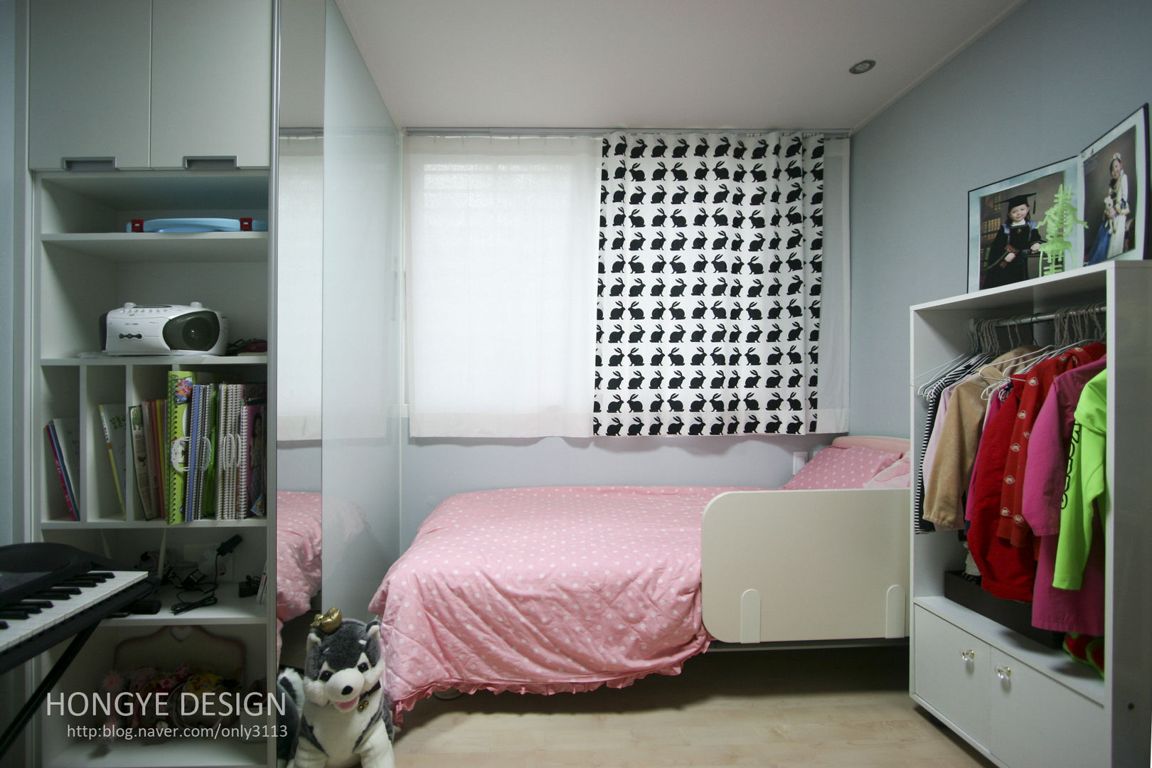 거실의 서재화 , 은혜로운 집 _ 25py, 홍예디자인 홍예디자인 Dormitorios infantiles modernos: