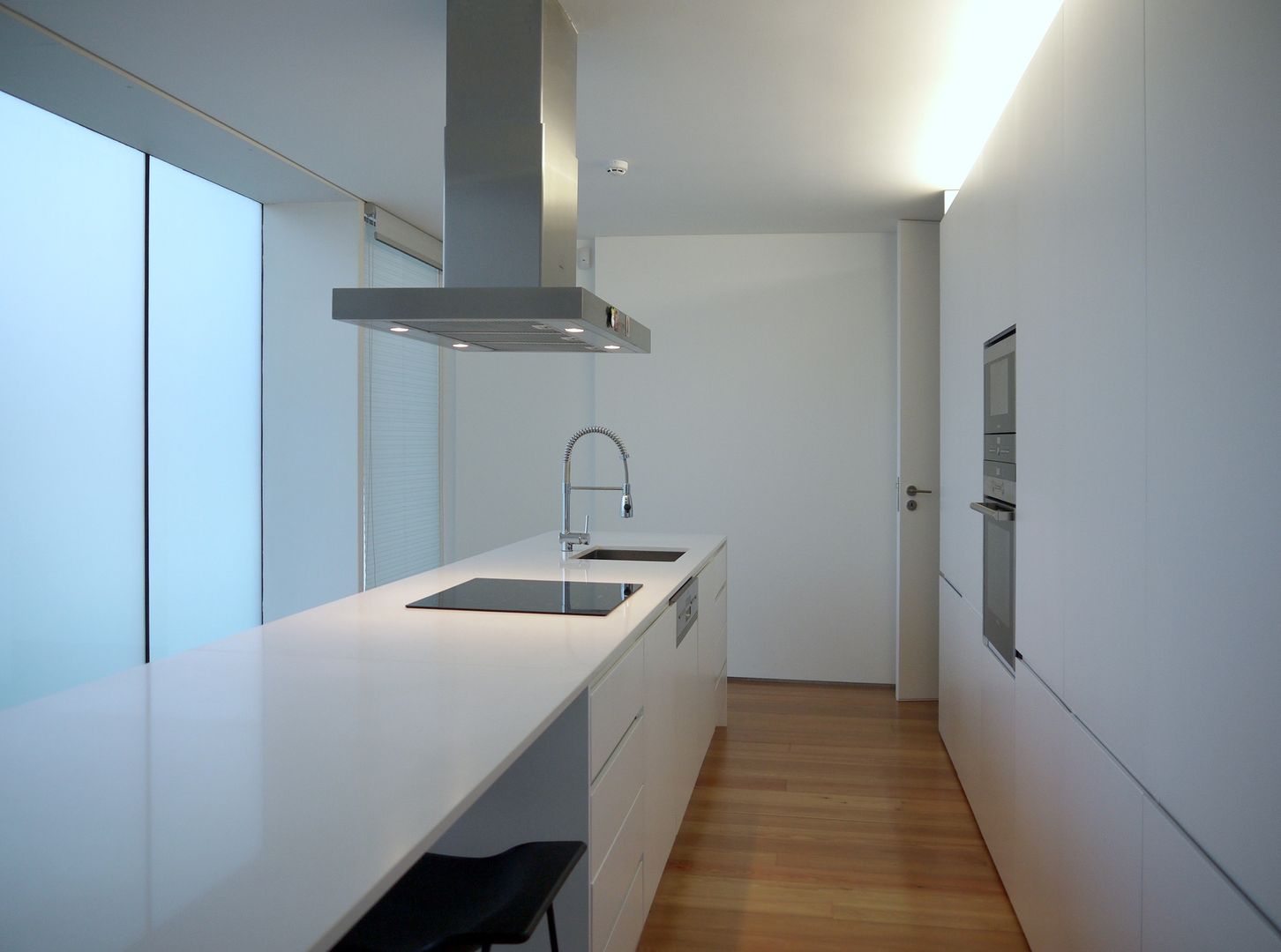 CASA CANIDELO, João Laranja Queirós João Laranja Queirós Minimalist kitchen