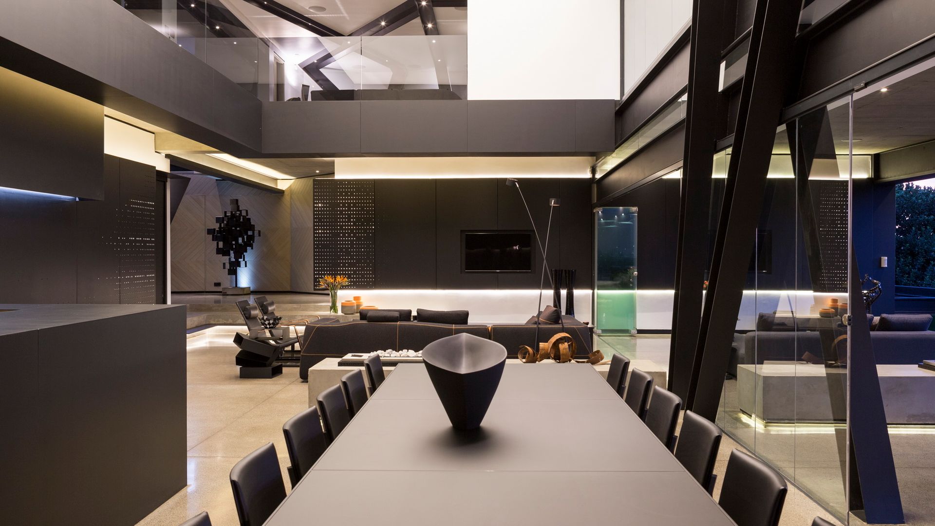 House in Kloof Road , Nico Van Der Meulen Architects Nico Van Der Meulen Architects Dining room