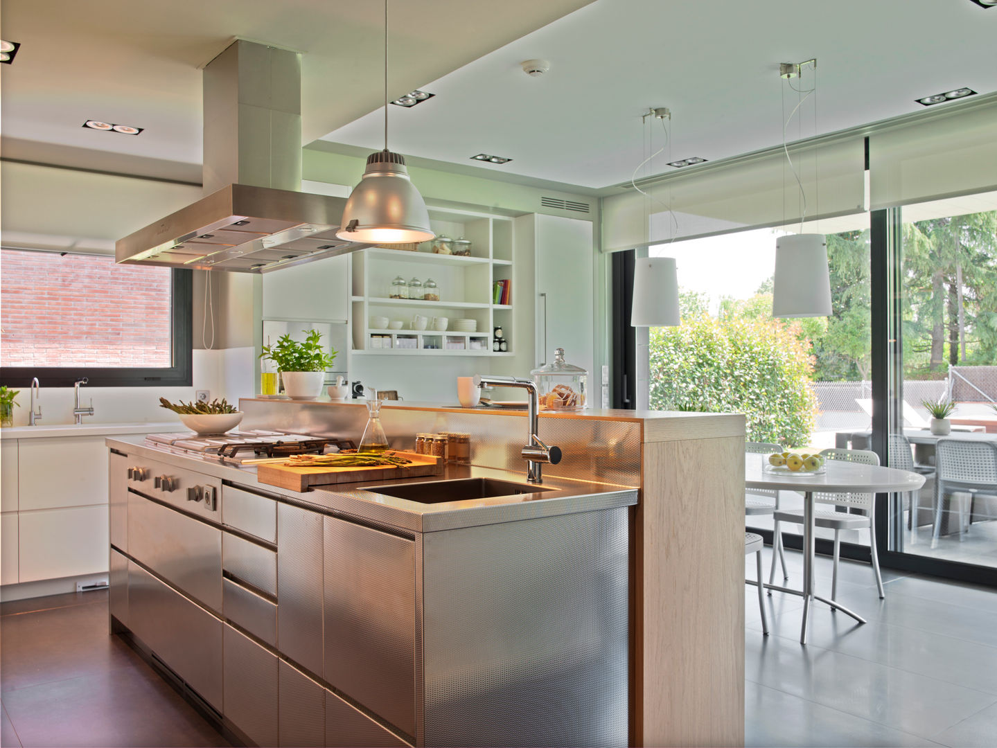 Cocina y planchador actuales, DEULONDER arquitectura domestica DEULONDER arquitectura domestica Modern kitchen آئرن / اسٹیل