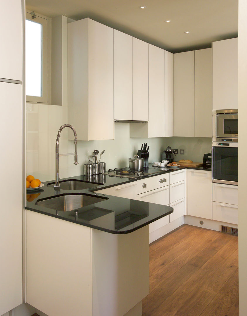 AFTER FALCHI INTERIORS LTD 現代廚房設計點子、靈感&圖片