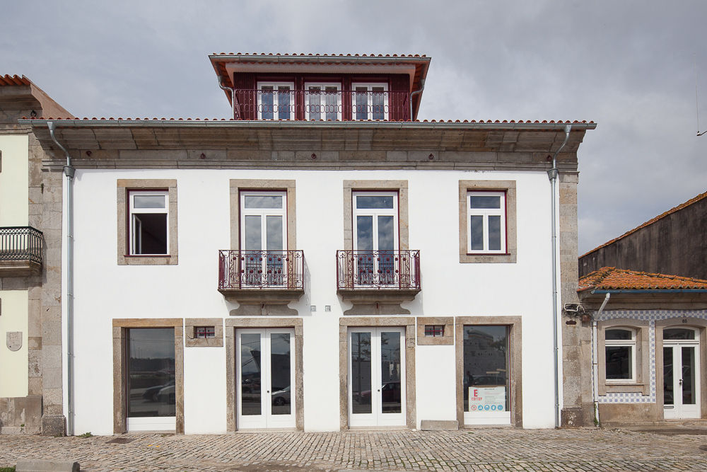 Reabilitação Casa junto ao Rio, Marques Franco Arquitectos Marques Franco Arquitectos บ้านและที่อยู่อาศัย