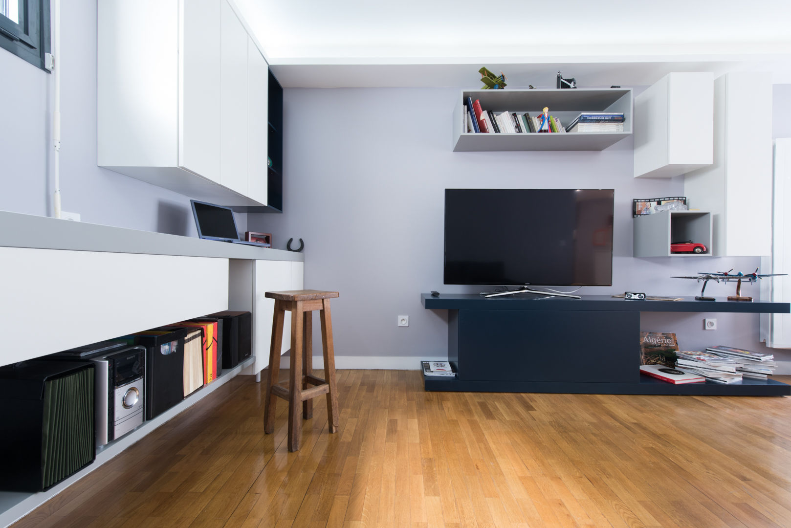 BUREAU, LA CUISINE DANS LE BAIN SK CONCEPT LA CUISINE DANS LE BAIN SK CONCEPT Salas de estar modernas Acessórios e Decoração