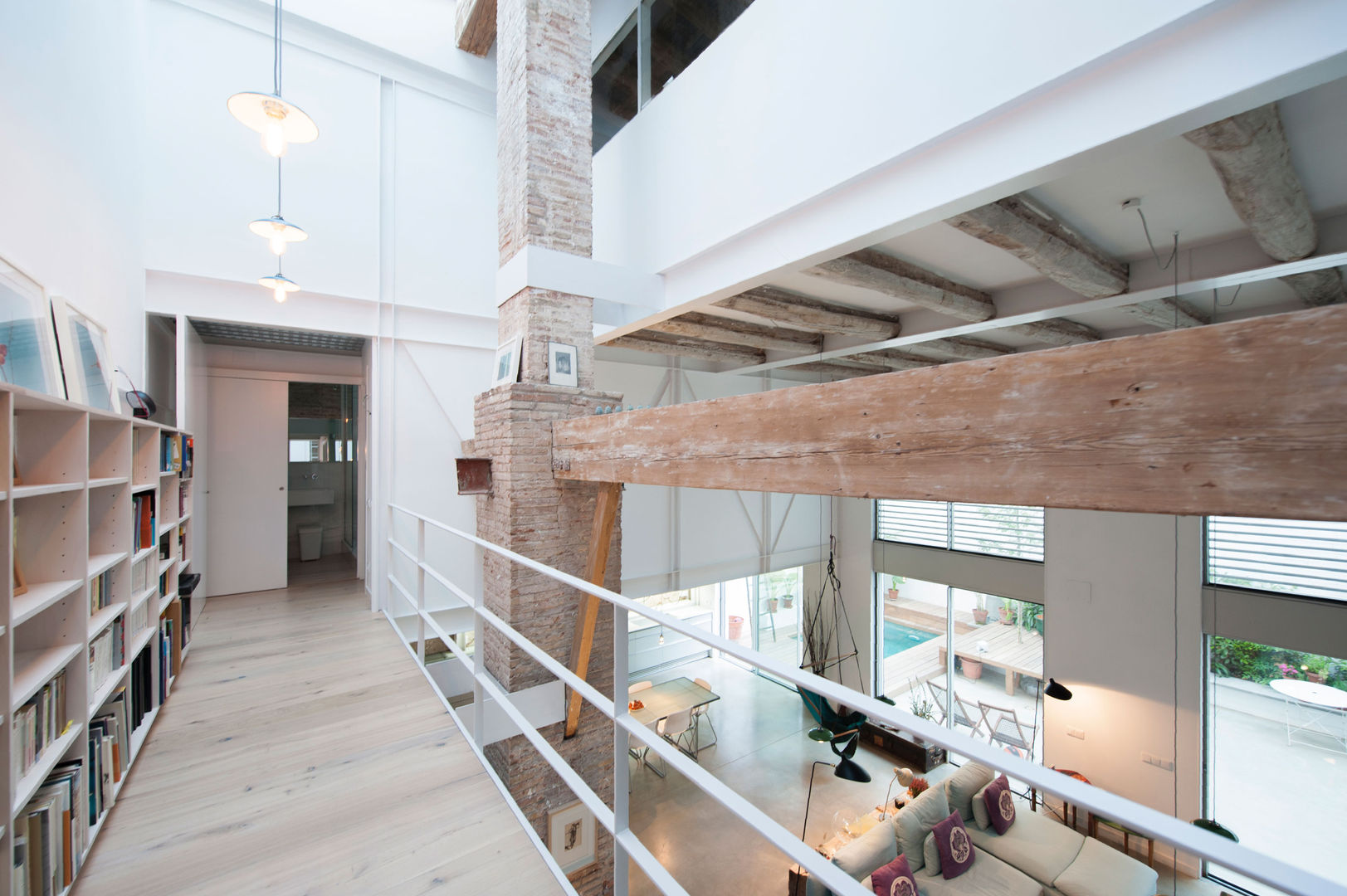 ‘Rehbailitacion edificio en Gracia’, lluiscorbellajordi lluiscorbellajordi Living room