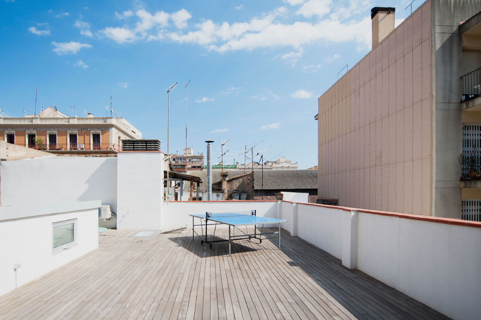 ‘Rehbailitacion edificio en Gracia’, lluiscorbellajordi lluiscorbellajordi Modern style gardens