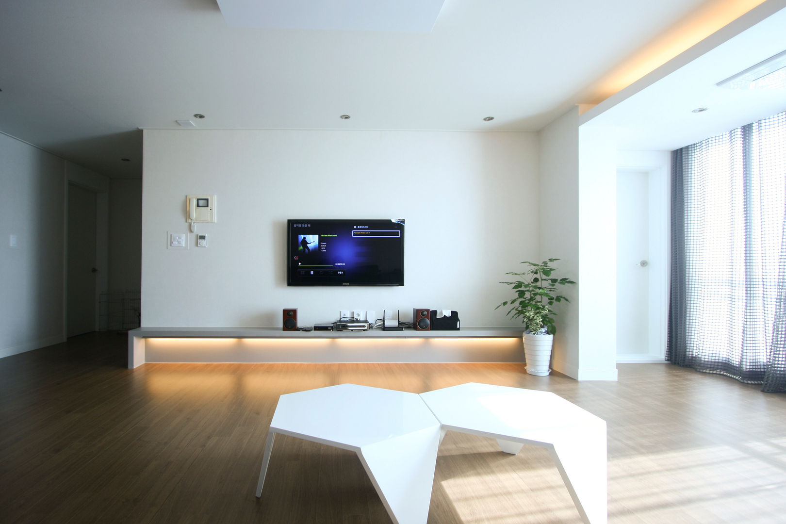 은은하고 심플한 럭셔리 하우스_31py, 홍예디자인 홍예디자인 Modern Living Room