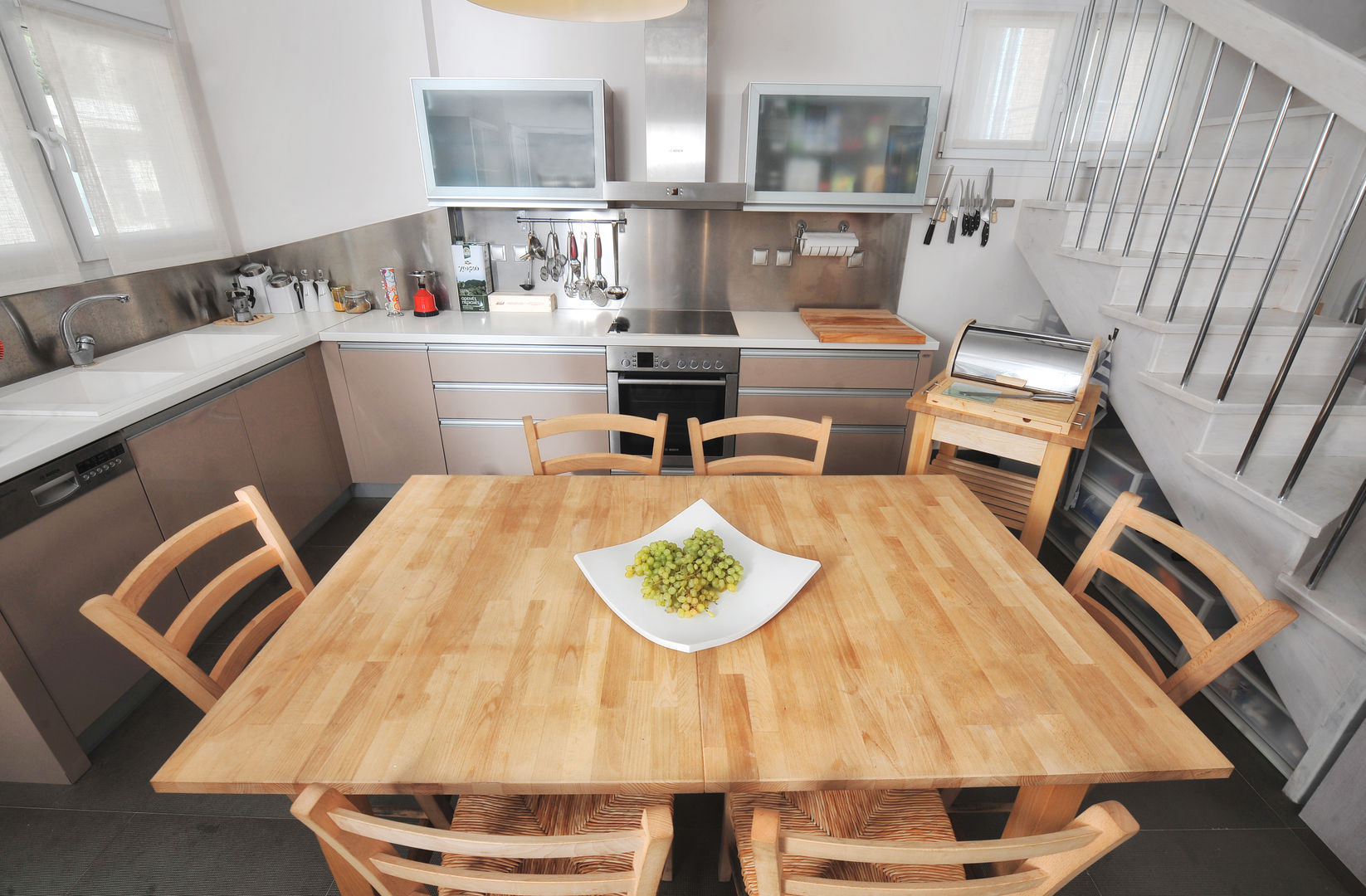 AP penthouse, Matteo Fieni Architetto Matteo Fieni Architetto Built-in kitchens Engineered Wood Transparent