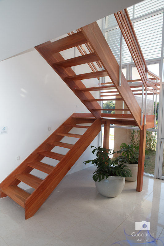 homify Pasillos, vestíbulos y escaleras modernos