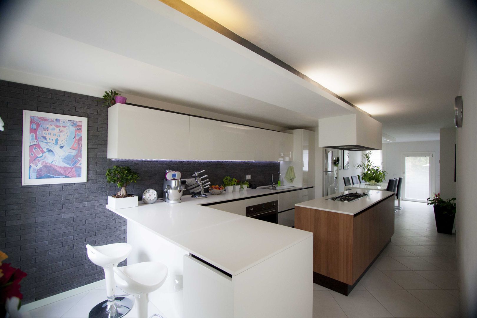 Riqualificazione e arredo casa privata, Studio HAUS Studio HAUS Kitchen