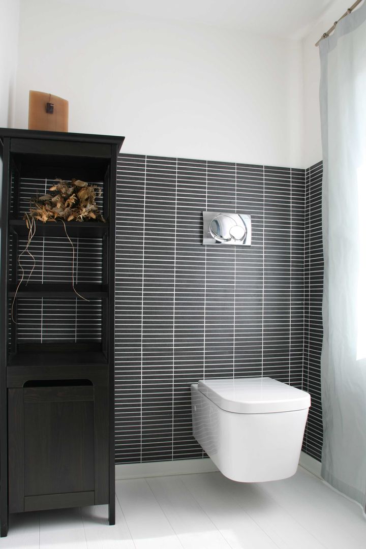 Riqualificazione e arredo casa privata, Studio HAUS Studio HAUS Phòng tắm phong cách hiện đại