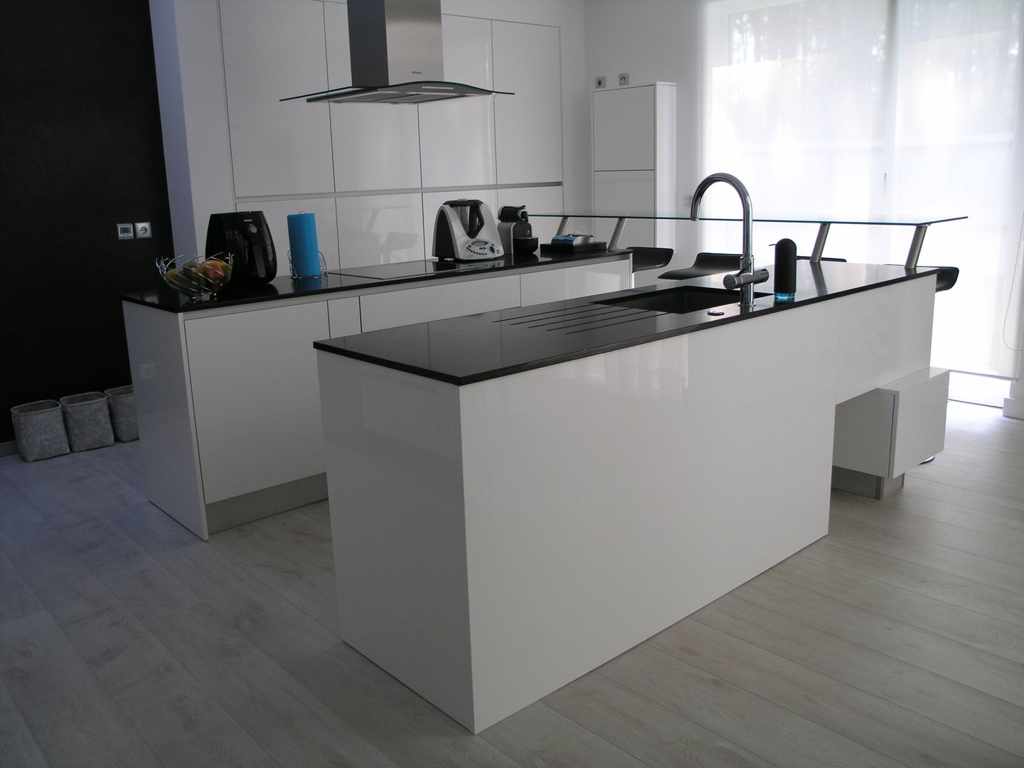 Pure White, CW CW Modern kitchen Cabinets & shelves