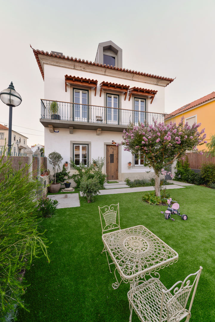 Casa Antiga de 1923, Ricardo Moreno Arquitectos Ricardo Moreno Arquitectos Jardines de estilo moderno