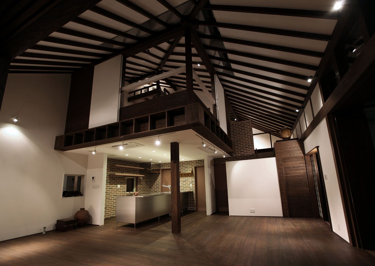 大屋根の家, フィールド建築設計舎 フィールド建築設計舎 Living room لکڑی Wood effect