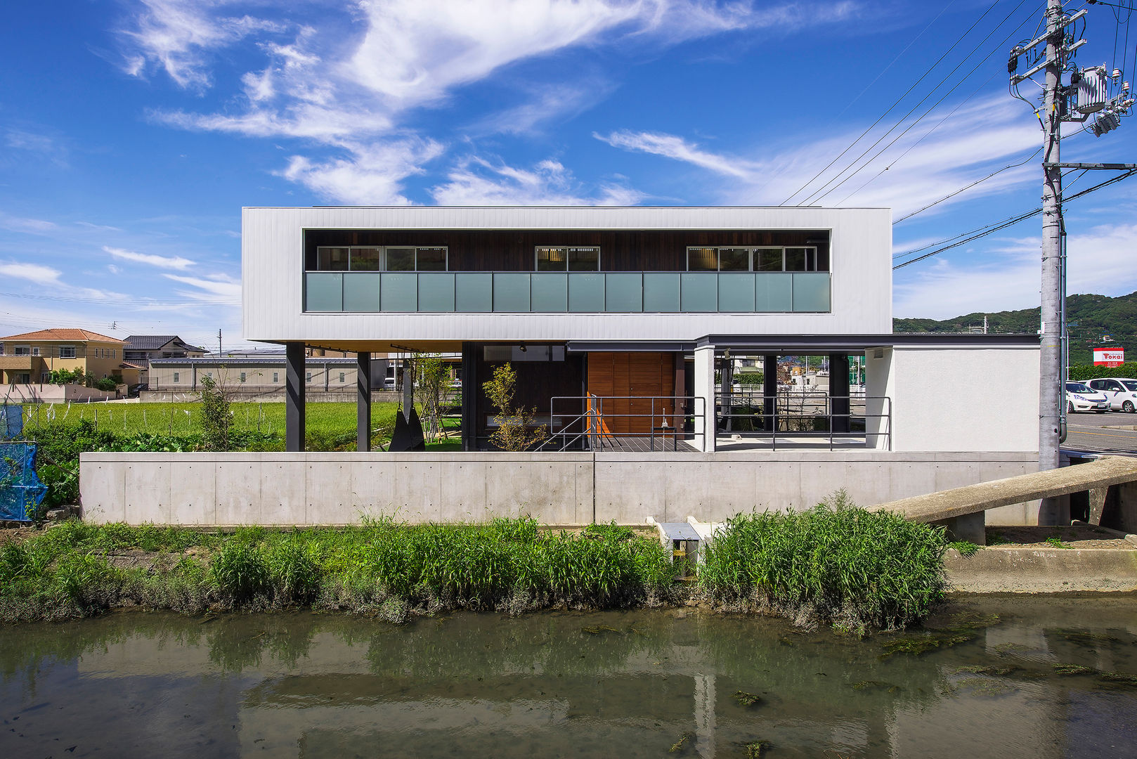 高床の家, フィールド建築設計舎 フィールド建築設計舎 บ้านและที่อยู่อาศัย เหล็ก