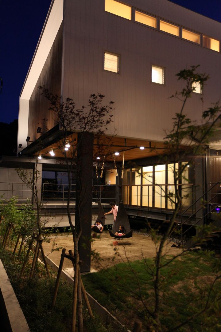 高床の家, フィールド建築設計舎 フィールド建築設計舎 Casas modernas: Ideas, diseños y decoración Hierro/Acero