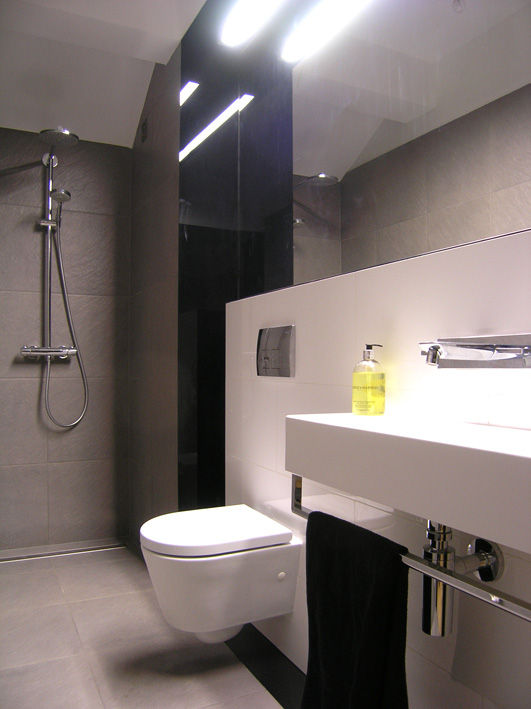 mieszkanie grafitowe , Archomega Archomega Modern style bathrooms