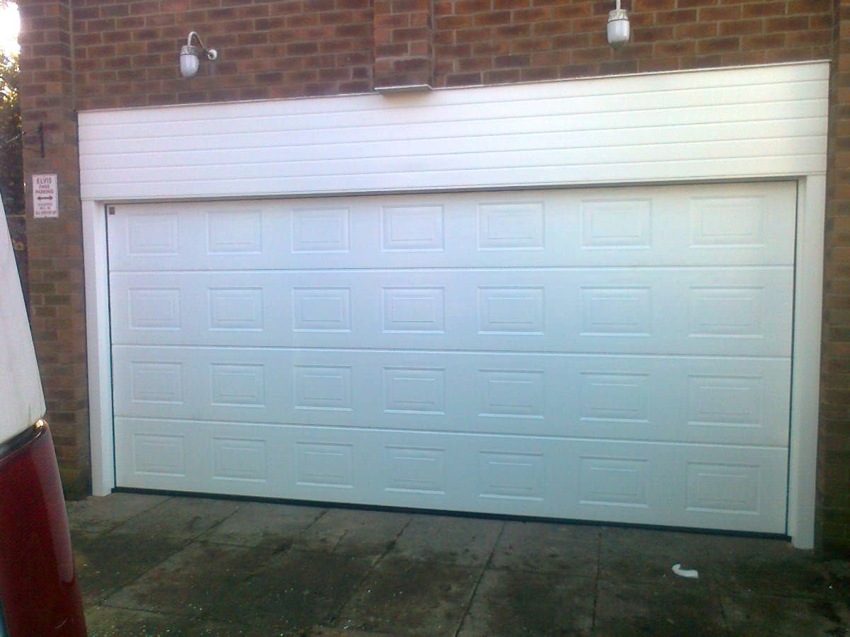 Project to show off newly installed garage doors, CBL Garage Doors CBL Garage Doors Portas Portas