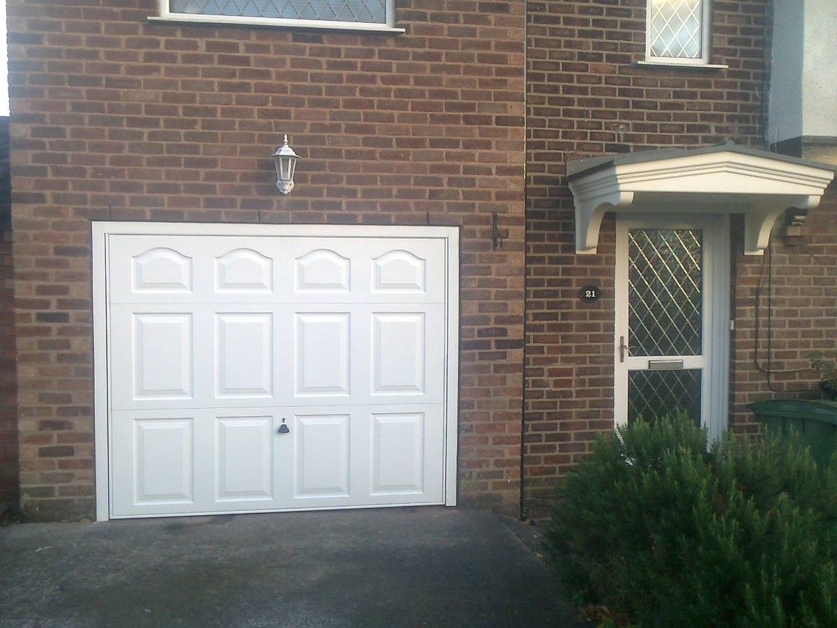 Project to show off newly installed garage doors, CBL Garage Doors CBL Garage Doors Portas Portas