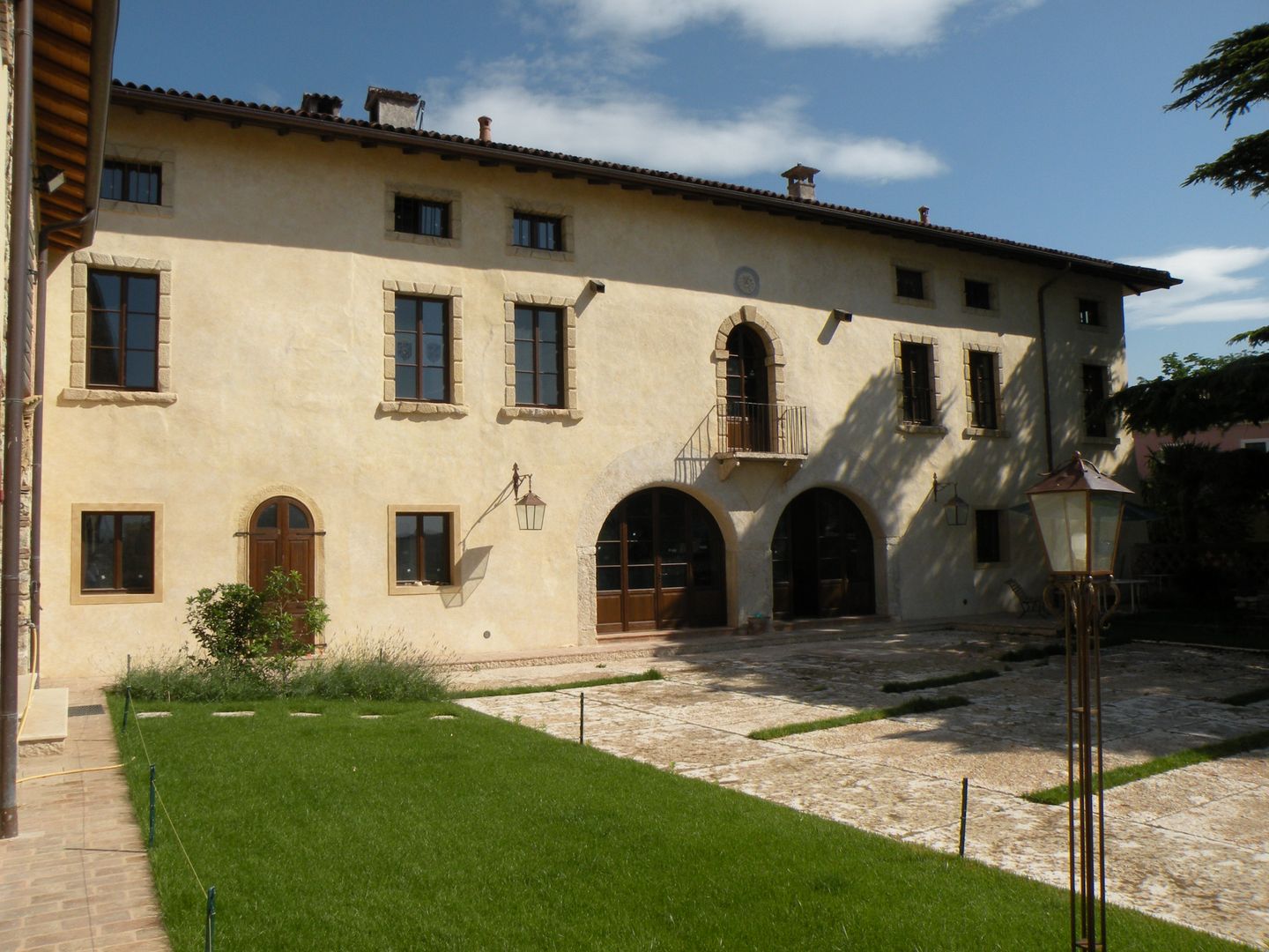 CORTE RAVIGNANI GUARIENTI, Studio Feiffer & Raimondi Studio Feiffer & Raimondi Country style houses