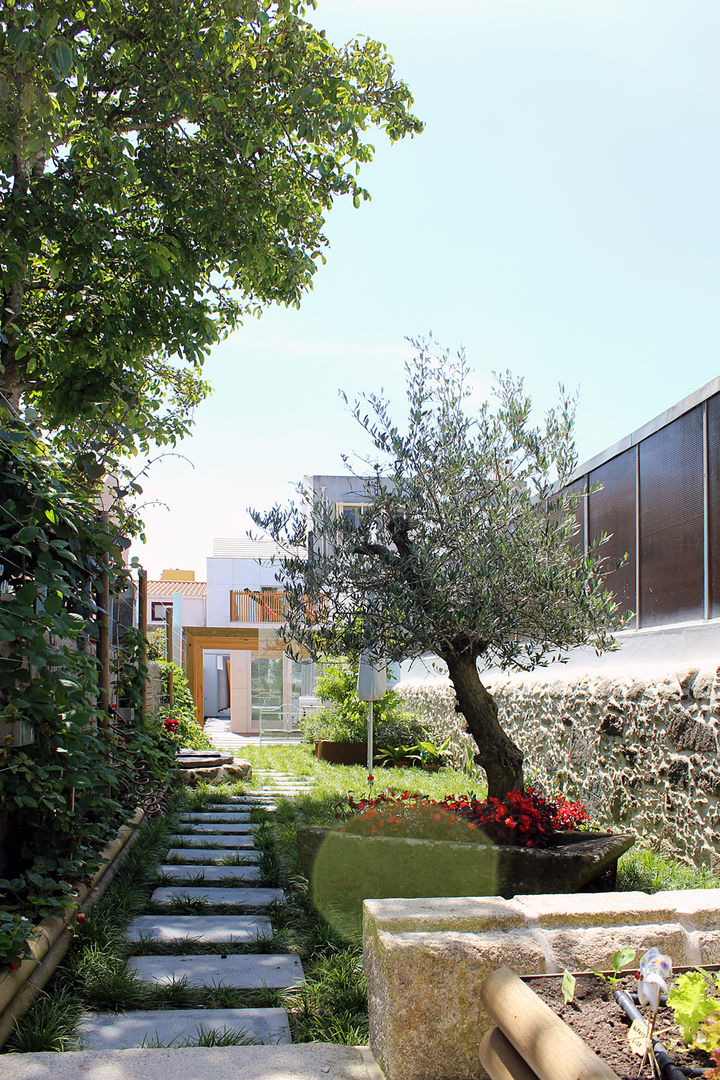 HOUSE NM_PÓVOA DE VARZIM_2015, PFS-arquitectura PFS-arquitectura Jardins minimalistas