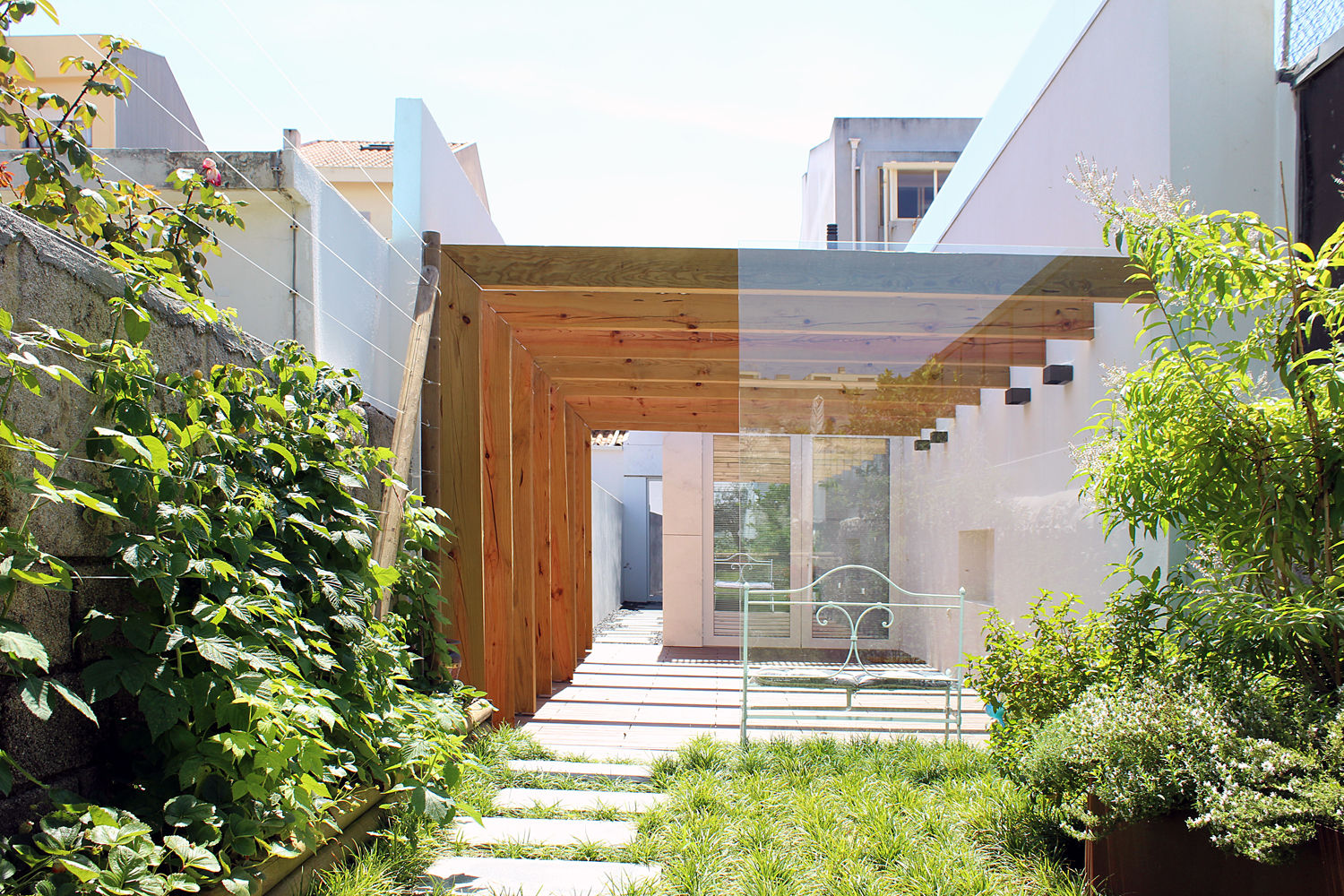 HOUSE NM_PÓVOA DE VARZIM_2015, PFS-arquitectura PFS-arquitectura Minimalist style garden