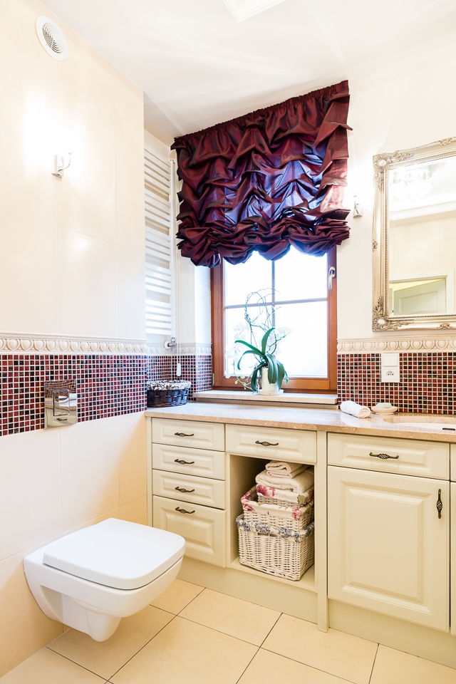 homify Classic style bathroom