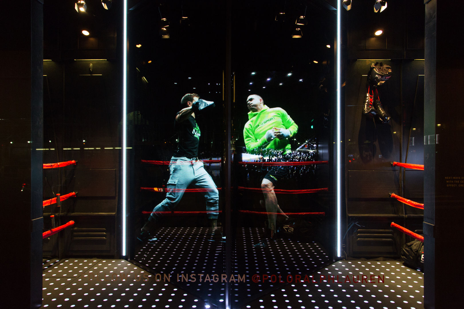 Ralph Lauren Holographic Window Display, Cinimod Studio Cinimod Studio Commercial spaces Khu Thương mại