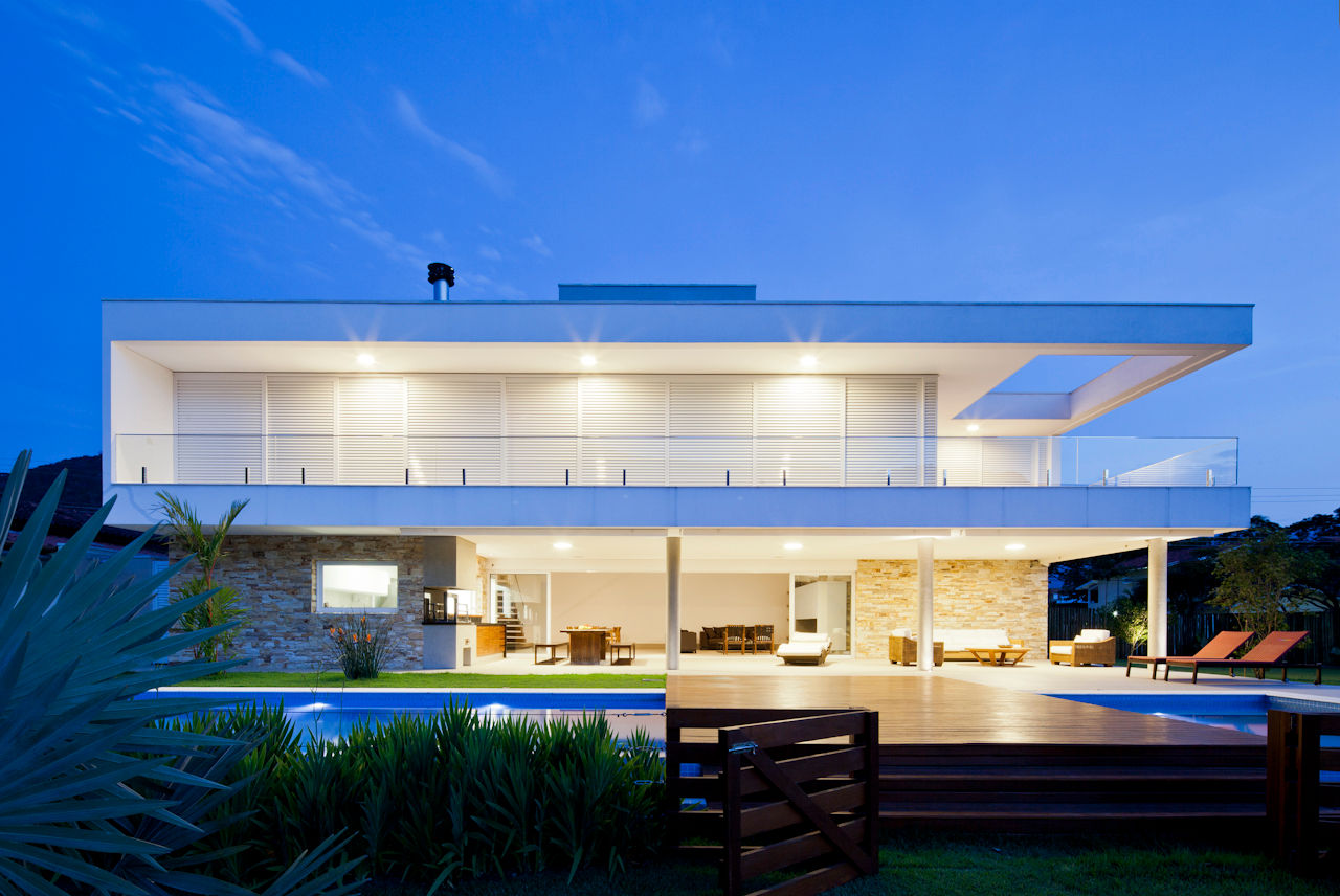 Casa Guaecá , Conrado Ceravolo Arquitetos Conrado Ceravolo Arquitetos Maisons modernes