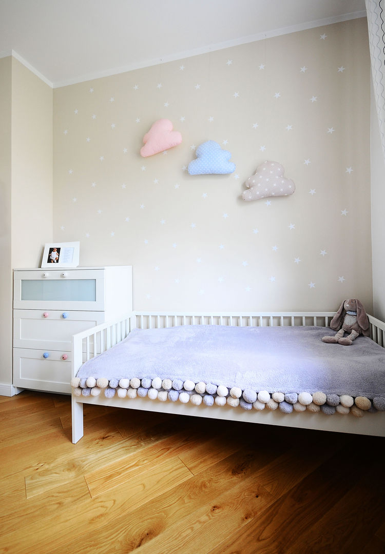 Mieszkanie? Naturalnie!, IDEALS . Marta Jaślan Interiors IDEALS . Marta Jaślan Interiors Nursery/kid’s room