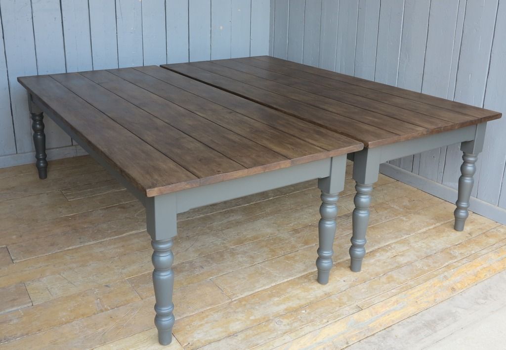 Large Plank Top Kitchen Farmhouse Table With Turned Legs UKAA | UK Architectural Antiques مطبخ طاولات وكراسي