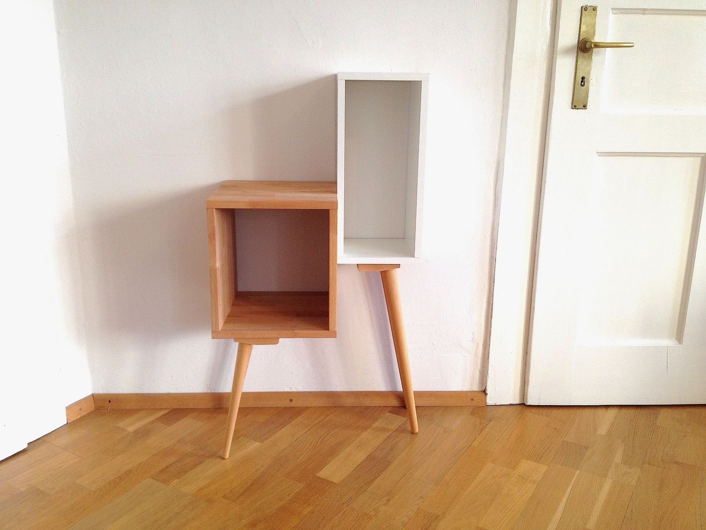 Sideboard Beistelltisch in Weiss / Massivholz Buche, raavens raavens Living room Wood Wood effect Cupboards & sideboards