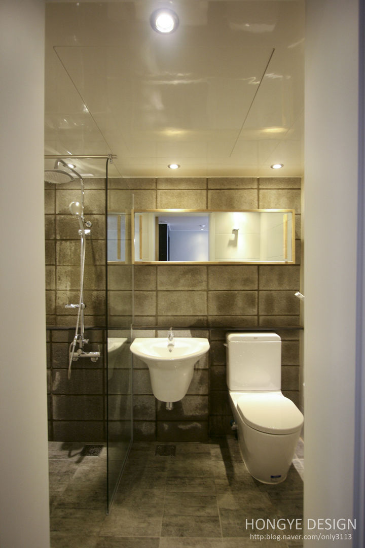 인더스트리얼 느낌의 30평 아파트 인테리어, 홍예디자인 홍예디자인 Phòng tắm