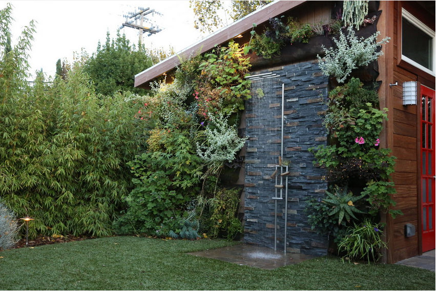 Stonewall Outdoor Shower HelenaLombard Rustic style bathrooms