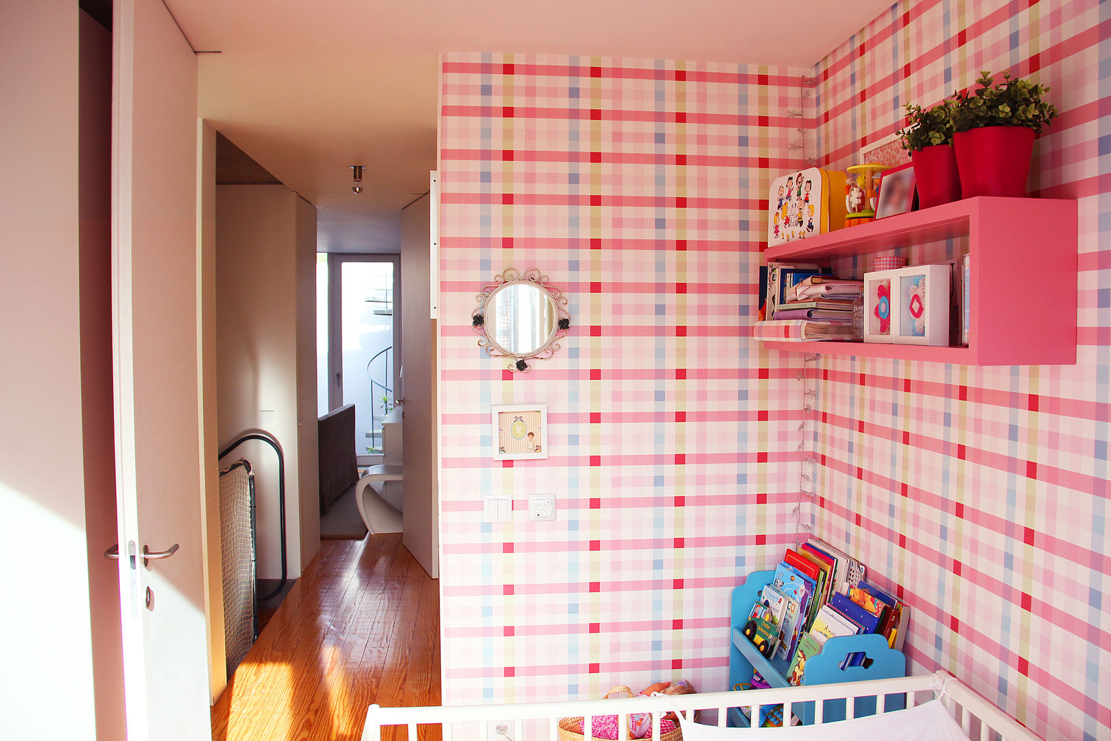 T3 em Massarelos, MOOPI - Arch + Interiors MOOPI - Arch + Interiors Dormitorios infantiles