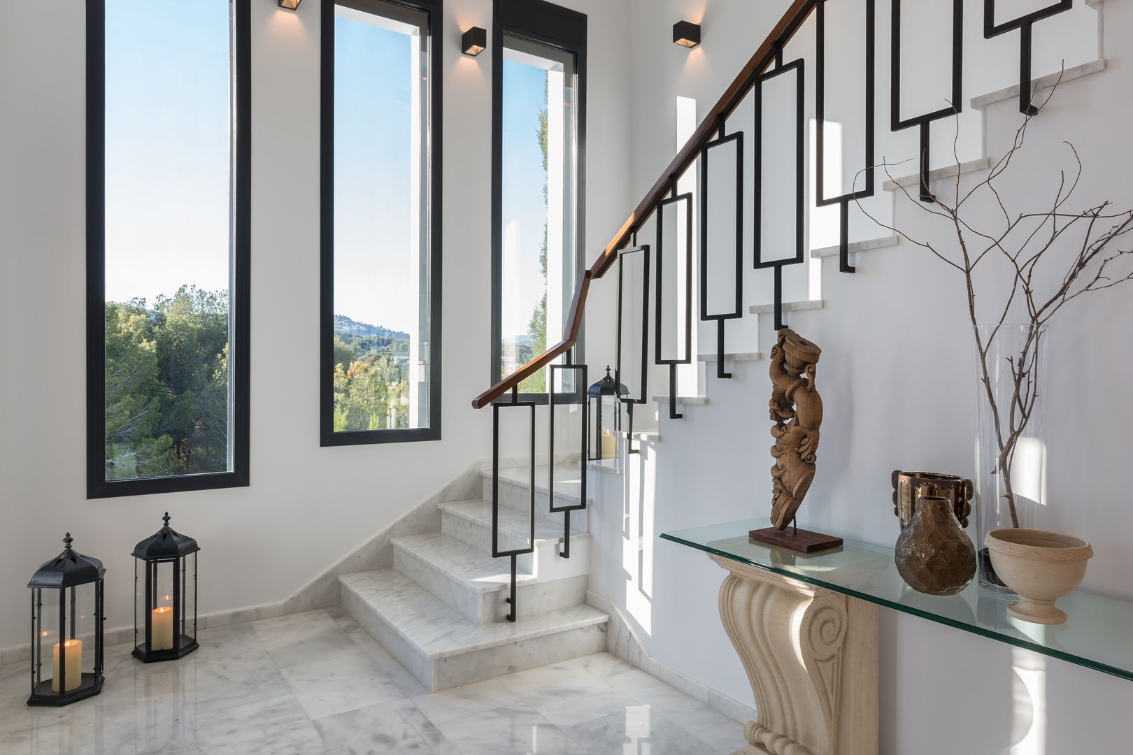 Escalera hecha a medida Laura Yerpes Estudio de Interiorismo Pasillos, vestíbulos y escaleras de estilo mediterráneo