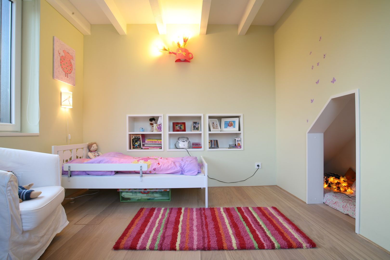 homify Modern nursery/kids room