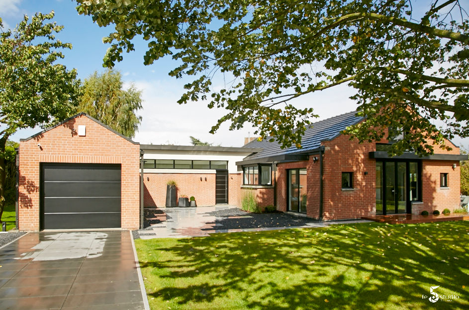 réhabilitation complète d'une maison avec la création de deux extensions, Emilie Bigorne, architecte d'intérieur CFAI Emilie Bigorne, architecte d'intérieur CFAI Дома в стиле минимализм Кирпичи