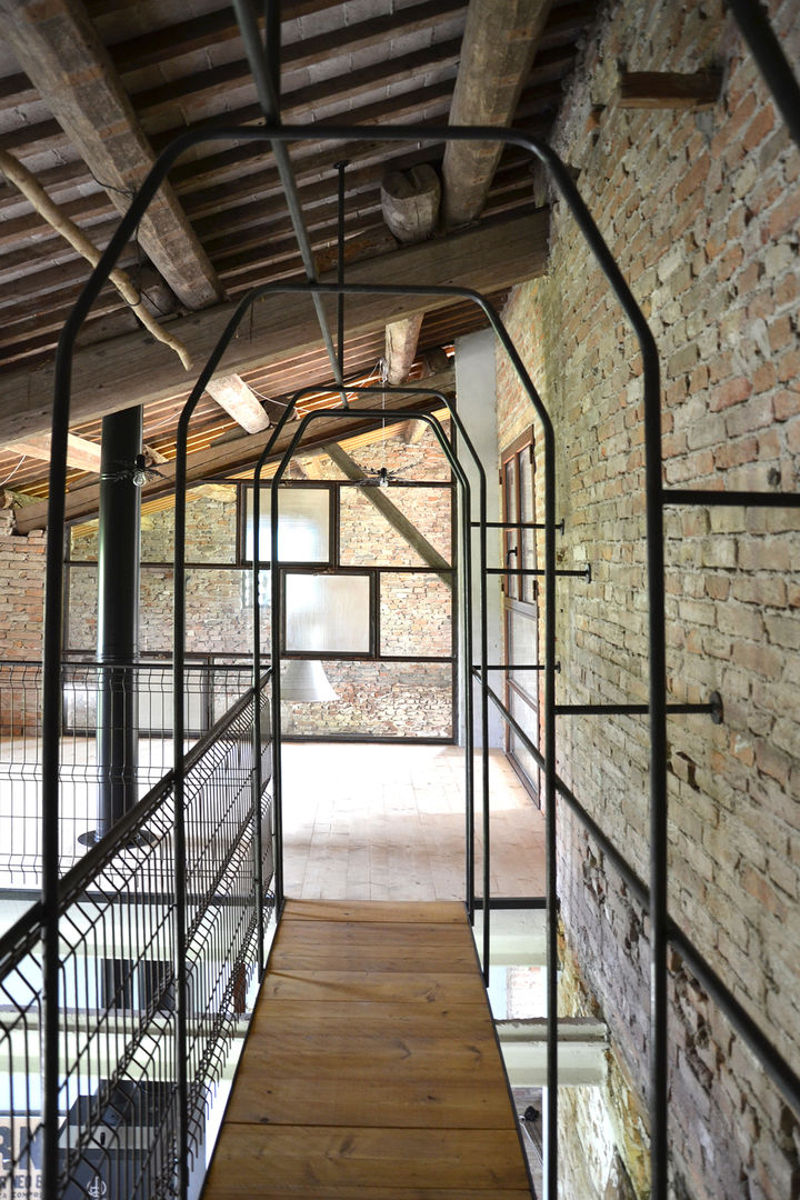 Ristrutturazione casa di campagna, Bongiana Architetture Bongiana Architetture Pasillos, vestíbulos y escaleras de estilo rural