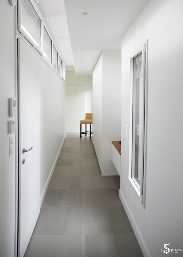 réhabilitation complète d'une maison avec la création de deux extensions, Emilie Bigorne, architecte d'intérieur CFAI Emilie Bigorne, architecte d'intérieur CFAI Corredores, halls e escadas minimalistas