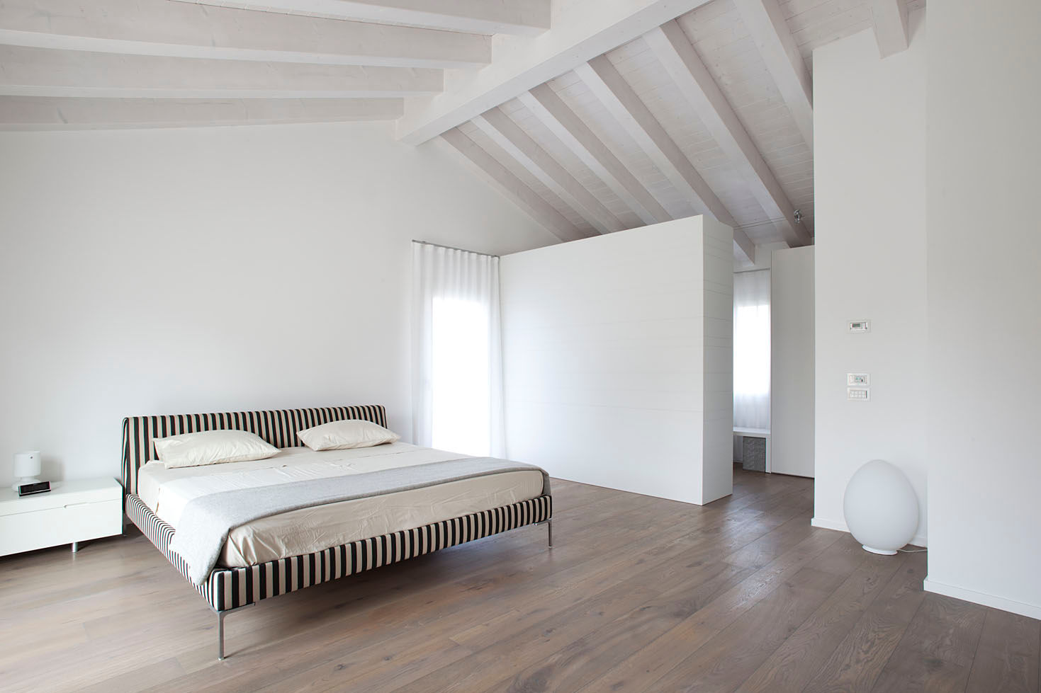 Z House, EXiT architetti associati EXiT architetti associati Minimalist bedroom