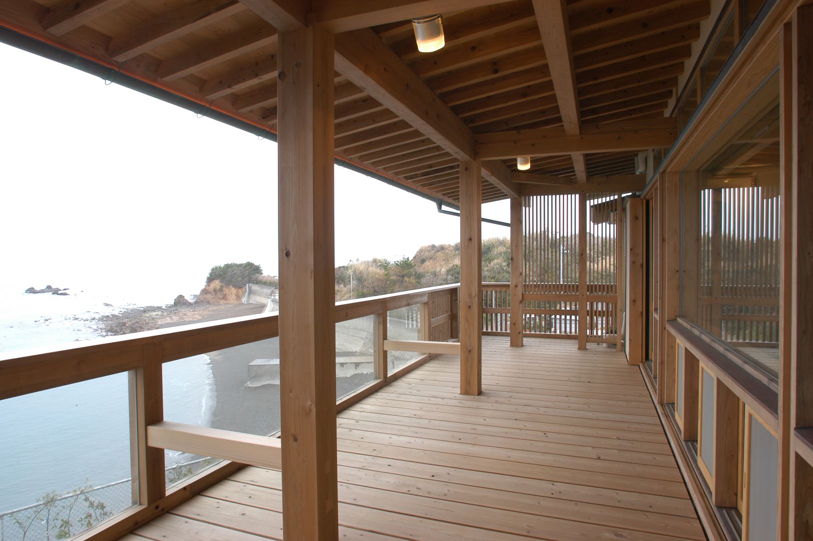 ., 徳弘・松澤建築事務所 徳弘・松澤建築事務所 Balcone, Veranda & Terrazza in stile moderno