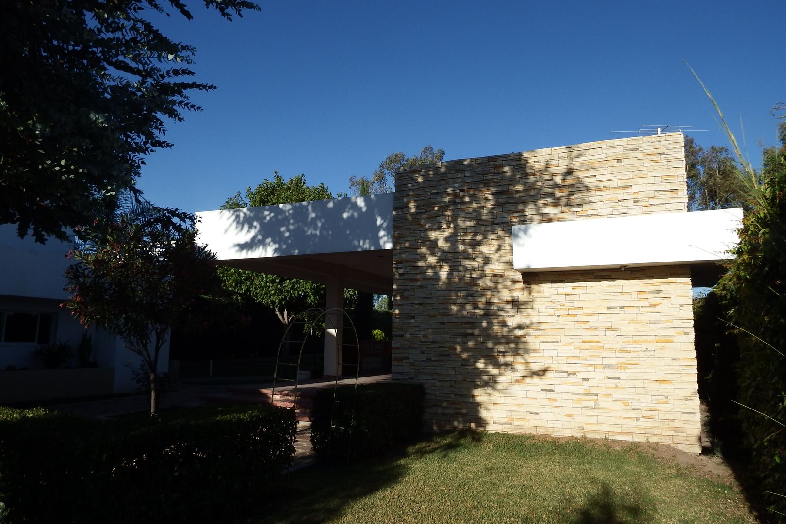 Casa FR, FLORES ROJAS Arquitectura FLORES ROJAS Arquitectura Minimalist houses