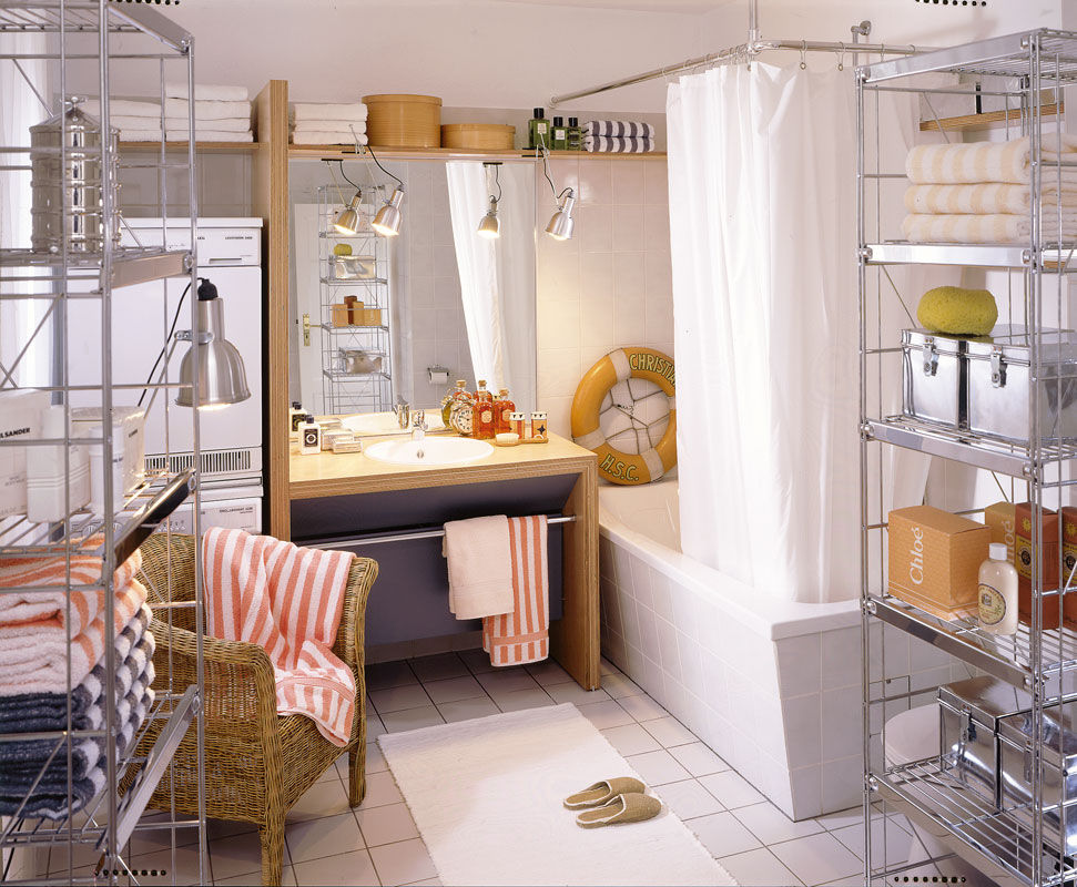 homify Modern bathroom Iron/Steel Storage