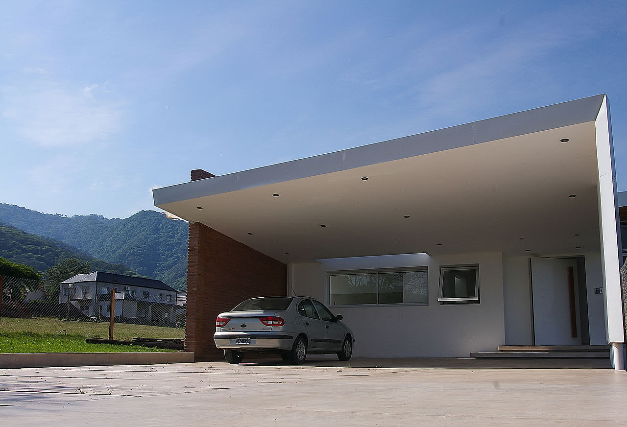 Desafiando paradigmas - Casa H Los Azhares, CB Design CB Design Double Garage