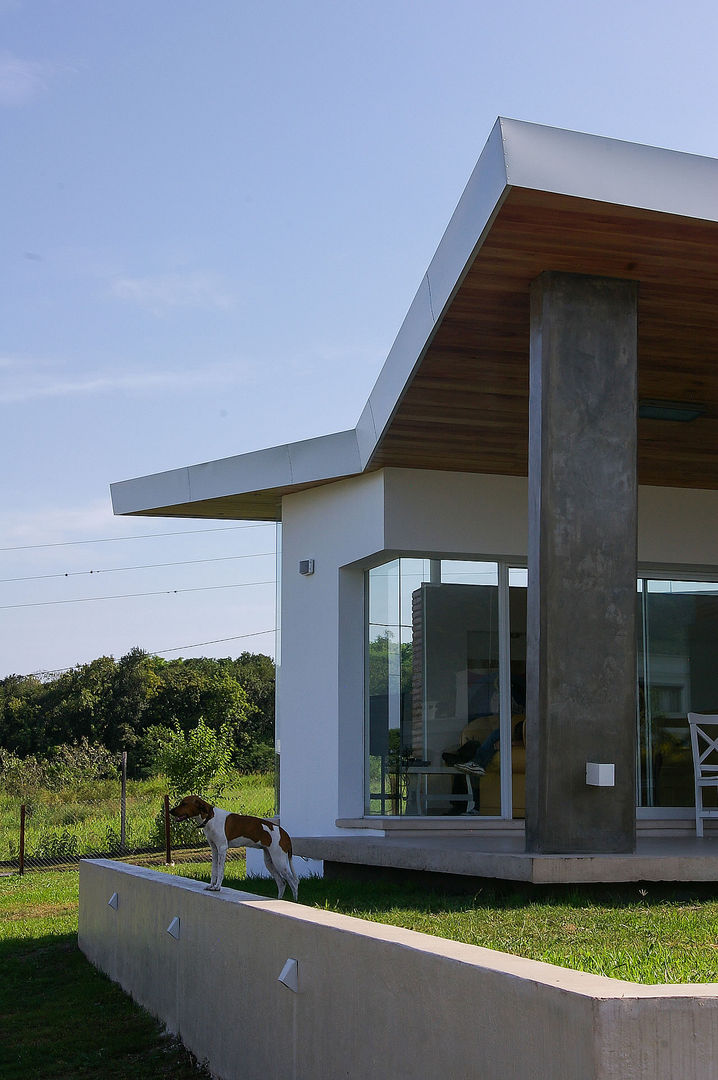 Desafiando paradigmas - Casa H Los Azhares, CB Design CB Design Casas modernas Madeira Acabamento em madeira