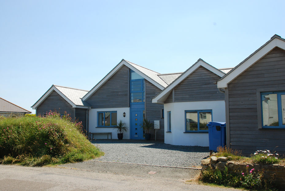 Outspan, Widemouth Bay, Cornwall homify Casas modernas