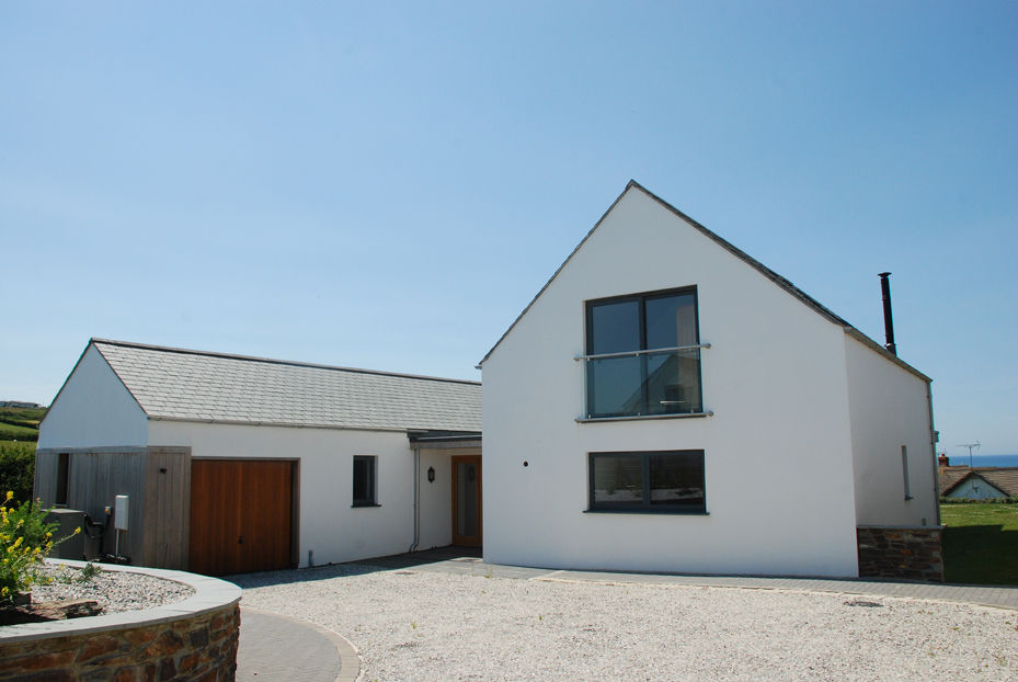 Outspan, Widemouth Bay, Cornwall homify Casas modernas