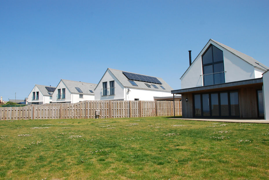 Outspan, Widemouth Bay, Cornwall homify Casas modernas