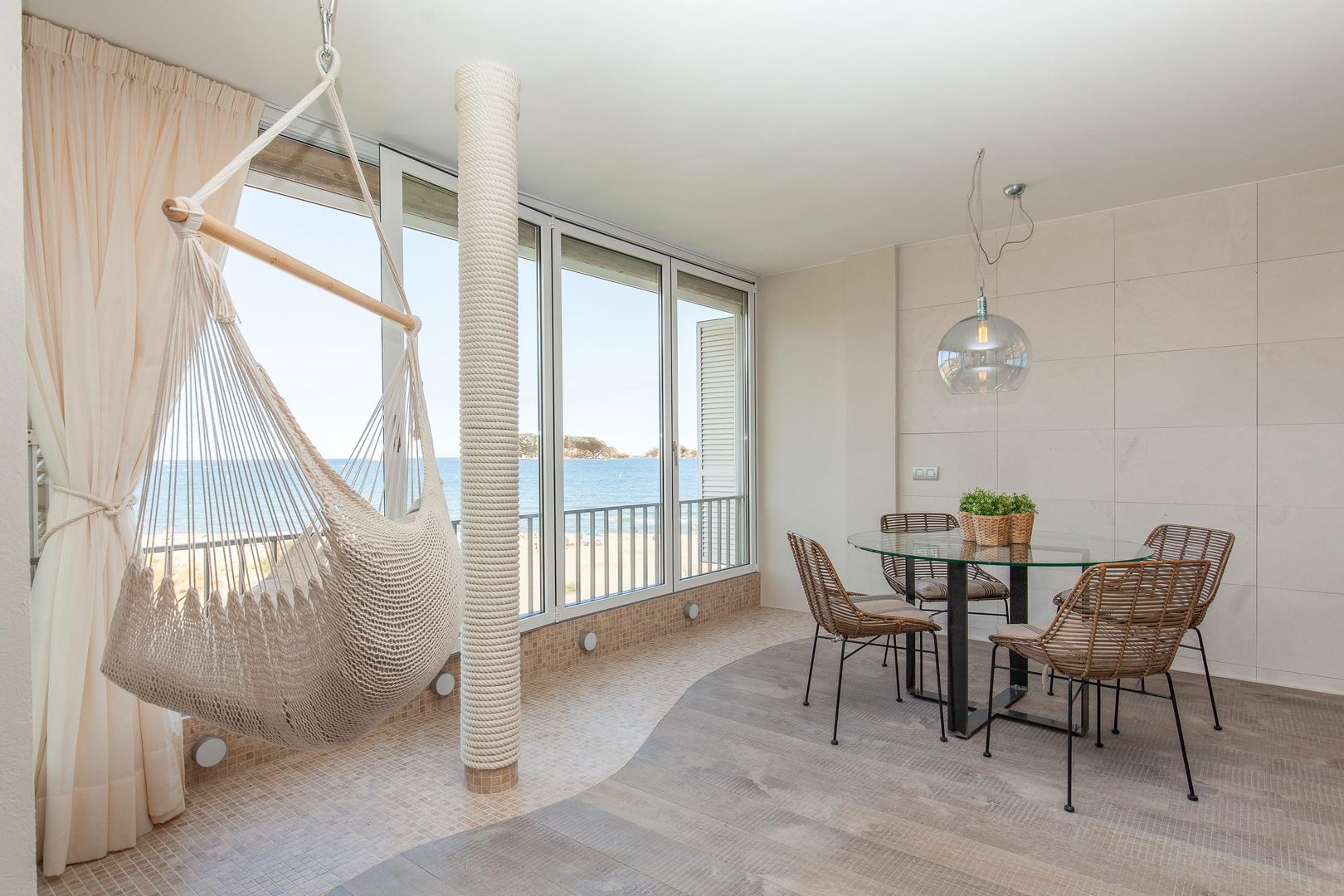 homify Mediterrane balkons, veranda's en terrassen