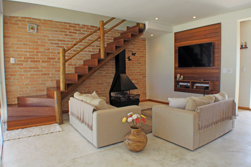 Casa Simples e Confortável, RAC ARQUITETURA RAC ARQUITETURA Rustic style living room Bricks